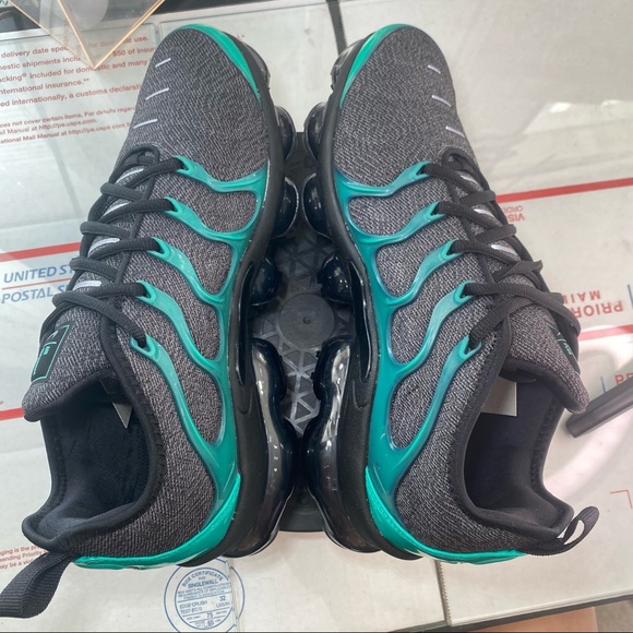 🆕 Nike Air VaporMax Plus 'Eagles' - Picture 8 of 13